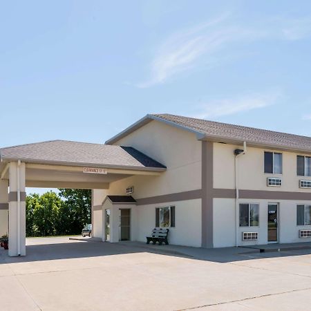 Super 8 By Wyndham Beloit Hotel Exterior photo
