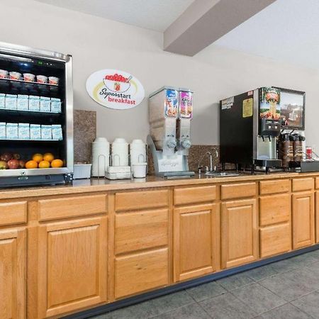 Super 8 By Wyndham Beloit Hotel Exterior photo